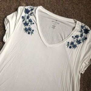 American Eagle floral tee